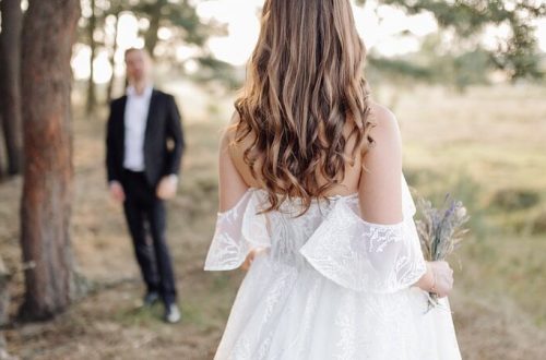 Svadobné šaty pre rok 2022: Vedie čipka aj pastelové odtiene